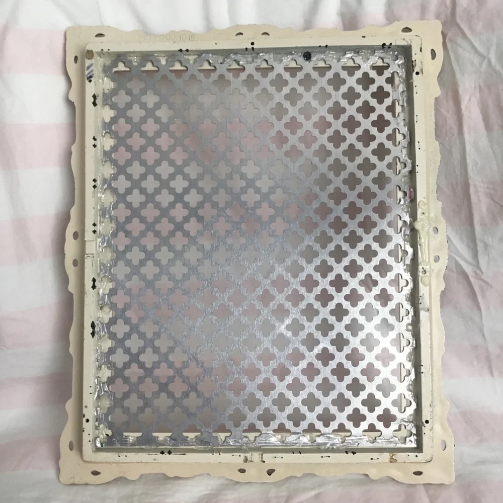 ✨Vintage Shabby Chic Victorian Gold Metal Jewelry Holder Plate Decor - Picture 3 of 3